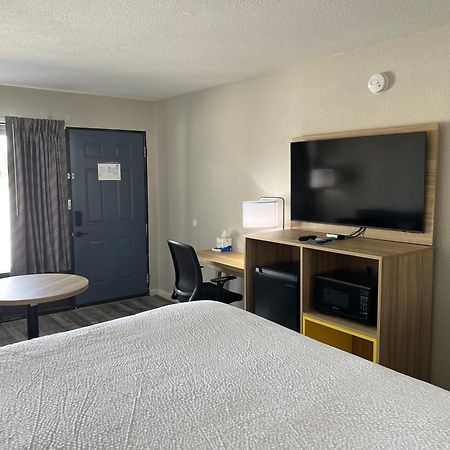 Days Inn By Wyndham Branson Ozarks Exterior photo