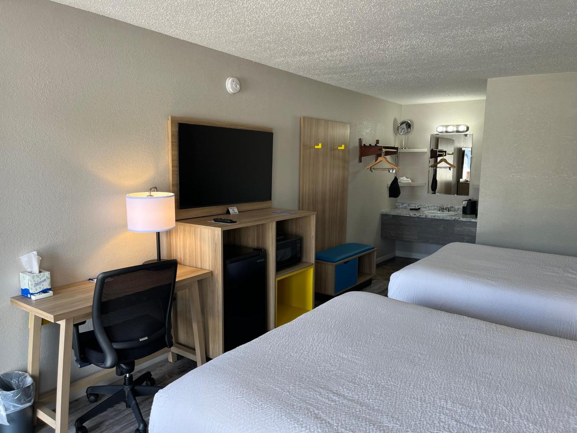 Days Inn By Wyndham Branson Ozarks Exterior photo